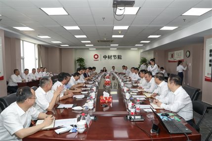 集團(tuán)黨委書記、董事長周育先蒞臨中材節(jié)能調(diào)研指導(dǎo)